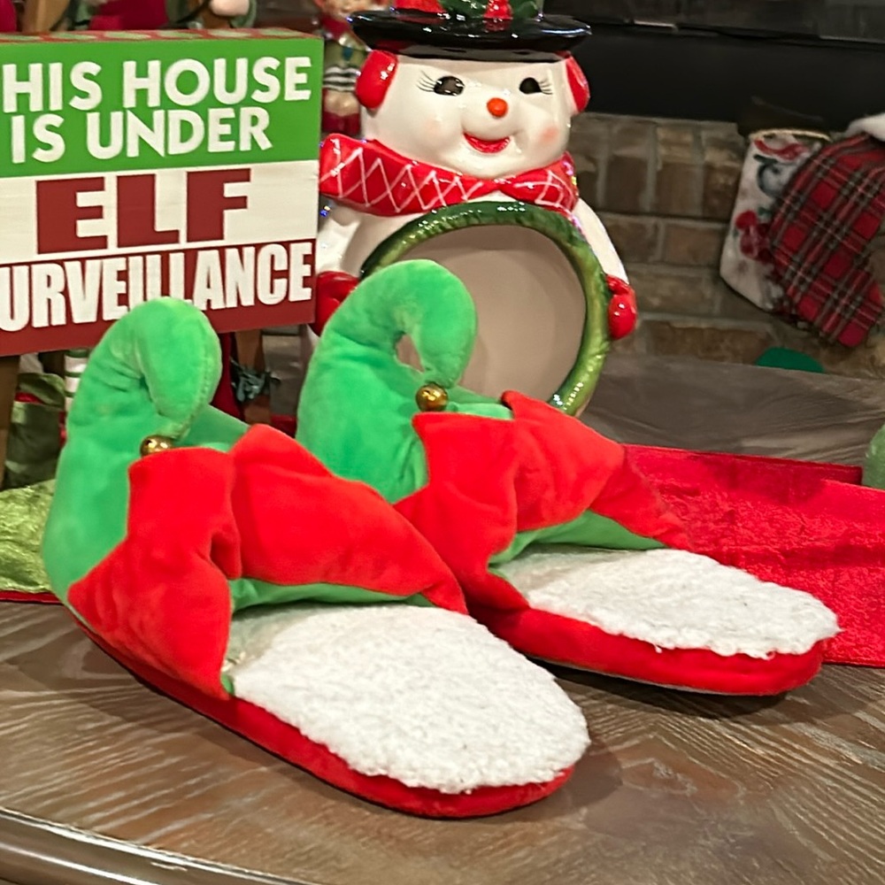 Size Large 9/10 Christmas Holiday North Pole Santa Elf Jingle Bell Slippers